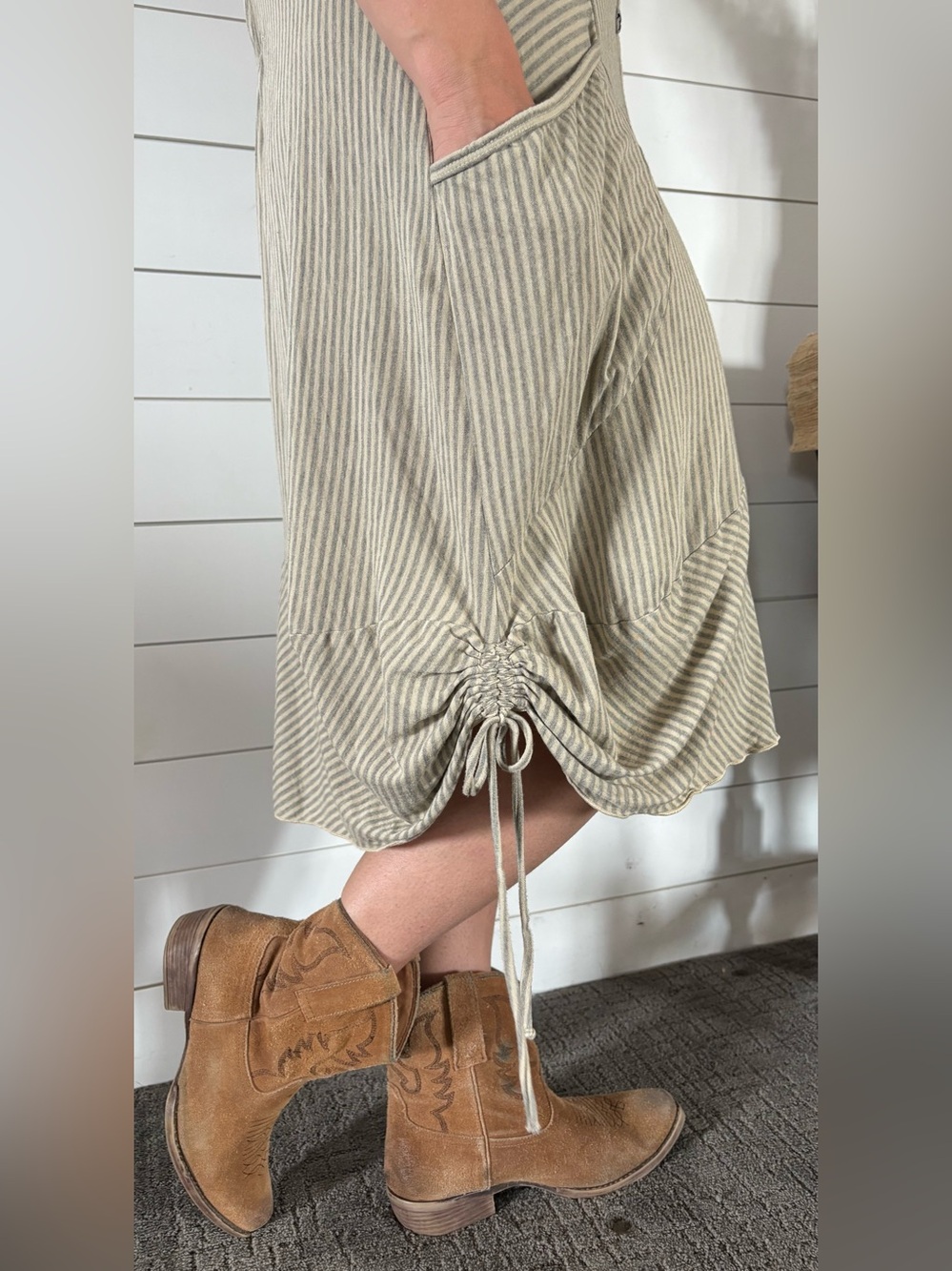 Fenini Sleeveless Tan & Gray Striped Midi Dress w Gathered Hemline & Pockets (M) - Picture 3 of 9